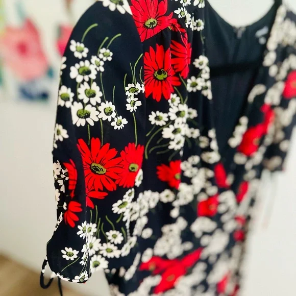 Madewell Hillside Daisies Peekaboo Sleeve Midi Dress - Picture 2 of 11